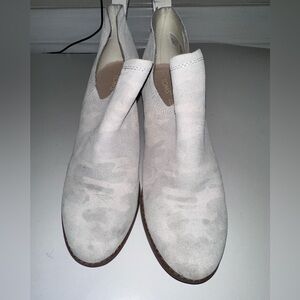 TOMS Women's Kalie Egret Light Camouflage Gray Suede Ankle Boots